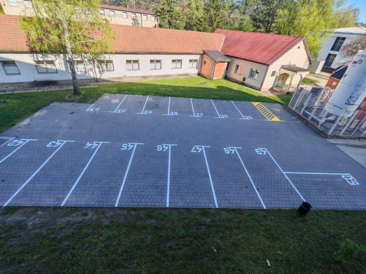 UREĐEN PARKING ZA SANITETE I 50 AUTOMOBILA U krugu Zdravstvenog centra Loznica (FOTO)