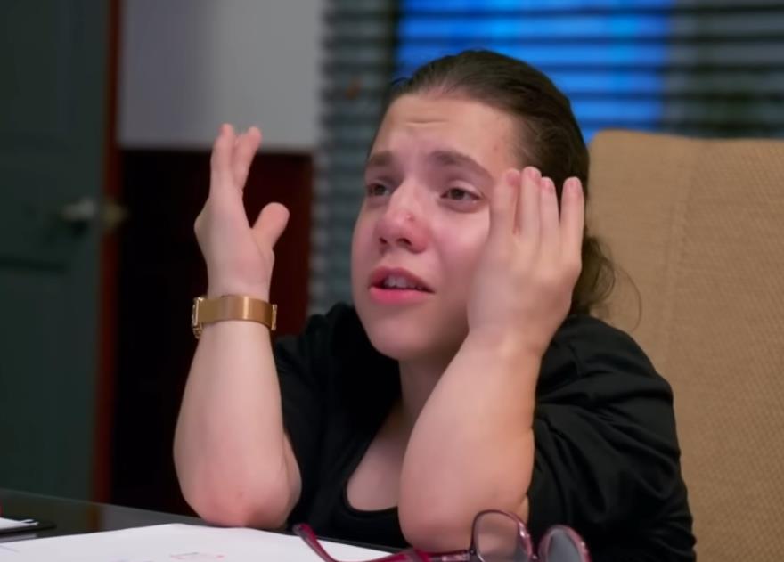 Porodica je usvojila Nataliju, a onda je optužili da pokušava da ih ubije: Nakon što su je odbacili, otišla je u novi dom i tu je nastala još bizarnija drama