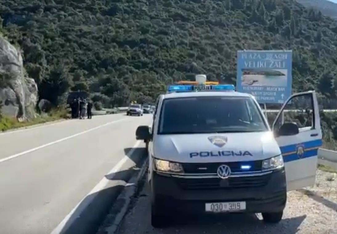 POGINUO MUŠKARAC (23) U TEŠKOJ SAOBRAĆAJNOJ NESREĆI: Jedan njegov potez pre užasa ostaće misterija (VIDEO)
