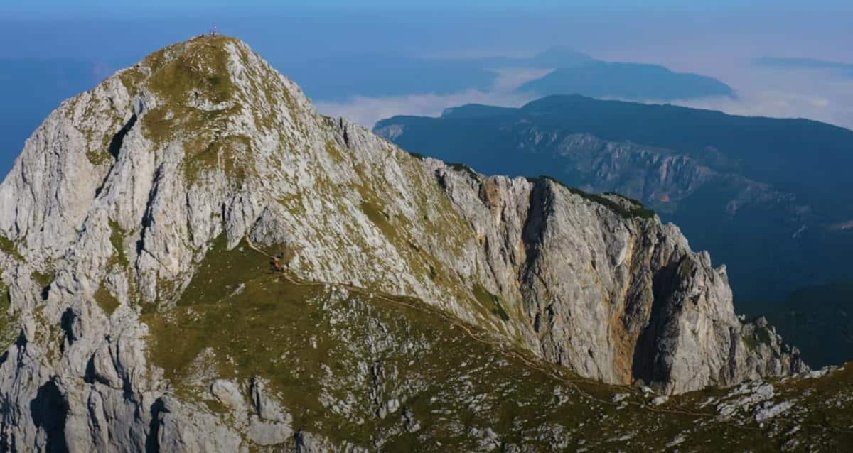 AMERIČKI VOJNIK NAĐEN MRTAV NA MAGLIĆU? Policija iz Foče i Gorska služba spasavanja tragali za dva lica