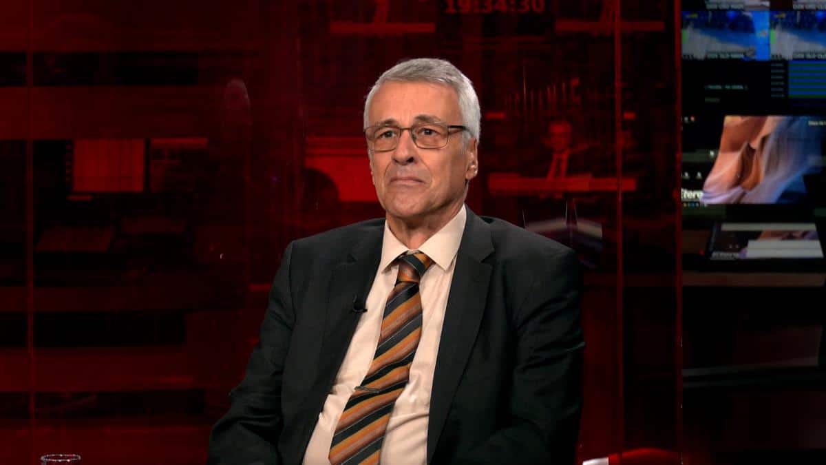 LABAN BOREĆI SE SA SUZAMA OTKRIO OVO O PAPA FRANJI: Keliju je delio sa Amfilohijem! U mladosti bio izbacivač i diplomirani hemičar koji obožava tango