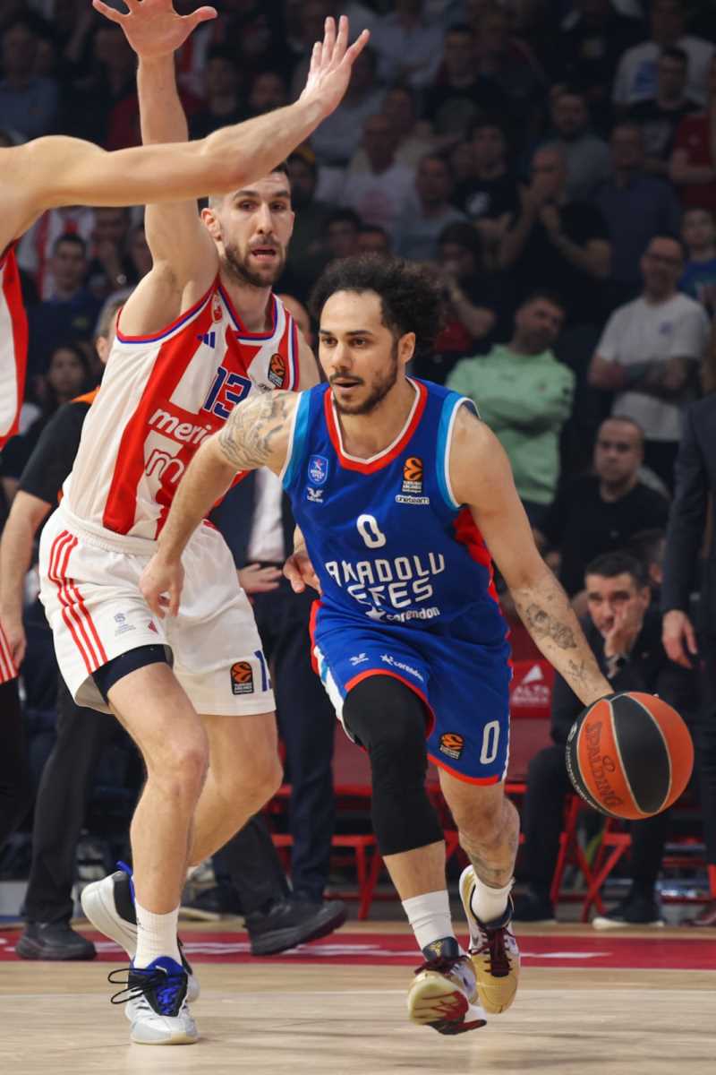 SKANDAL! ZVEZDA POKRADENA PROTIV EFESA: Sudije žestoko oštetile crveno-bele u ključnom momentu meča!
