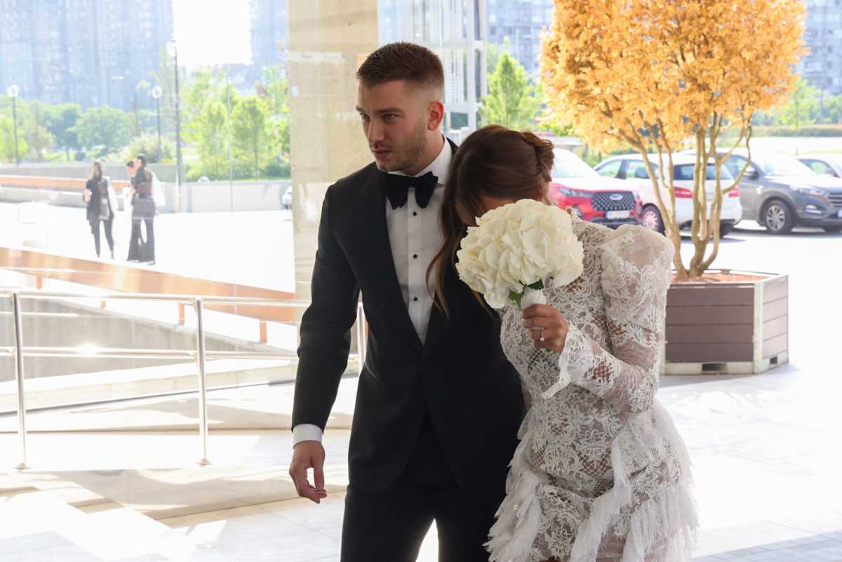 NA SVADBI SINA MILIJE KTITORA PEVALA BRAĆA ROKVIĆ! Dušan i njegova izabranica uživali u prvom plesu, a tek da vidite kako sve izgleda raskošno