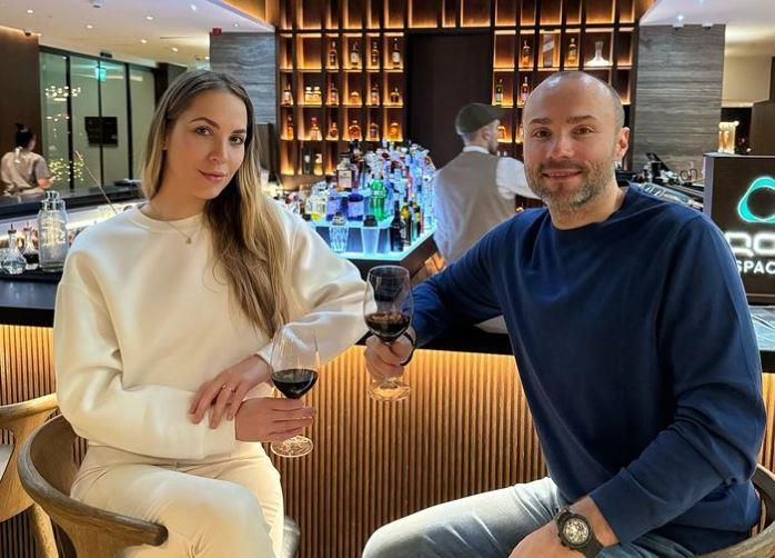 PROŠLO JE SKORO GODINU DANA OD SVADBE! Aca Sofronijević još nje otišao na medeni mesec sa suprugom Kosanom, otkrio i razlog