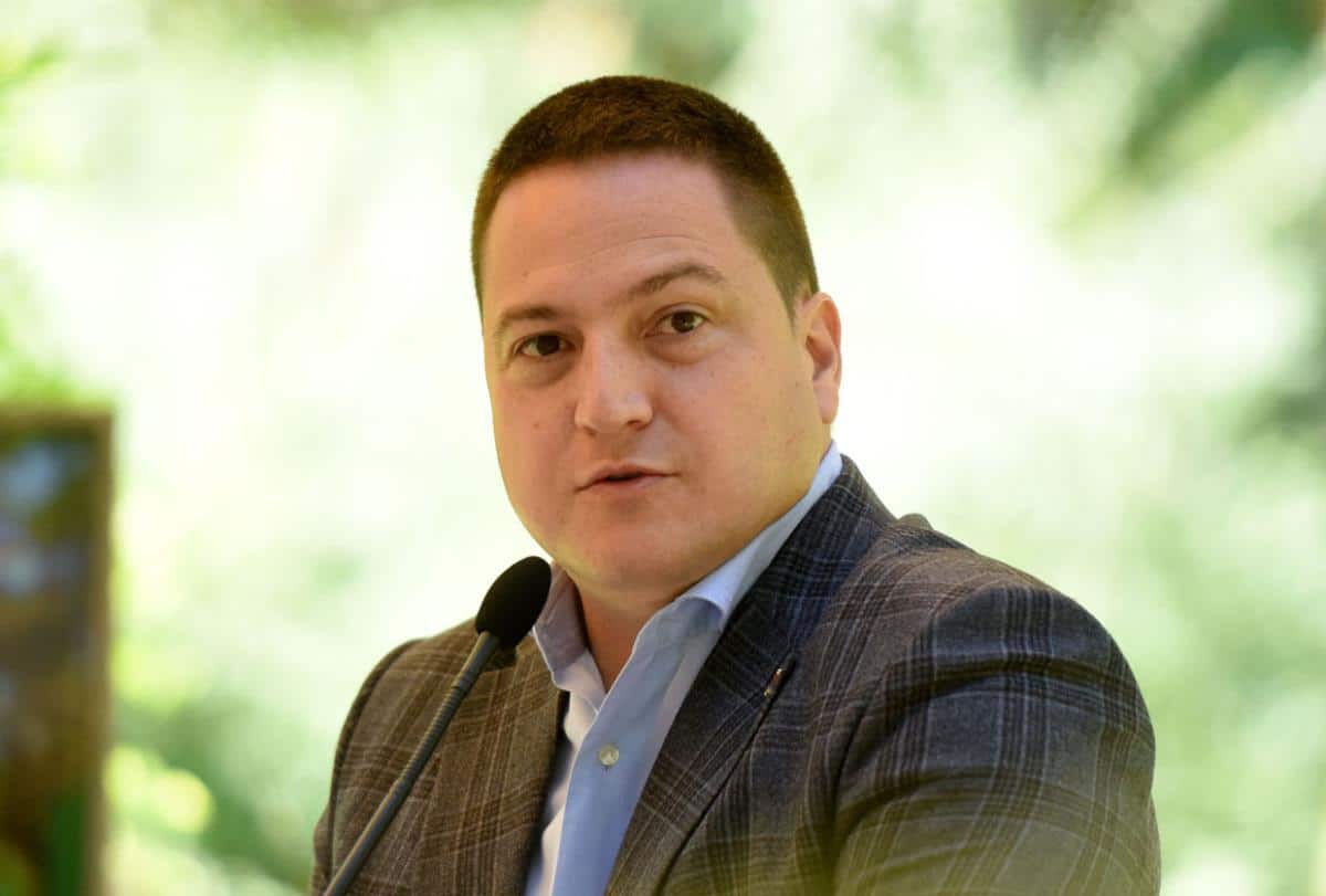KURIR SAZNAJE – BRANKO RUŽIĆ SUSPENDOVAN SA SVIH FUNKCIJA UNUTAR SPS-A! Oglasila se i stranka: Neće biti kandidat ni za jedno mesto u Vladi Srbije