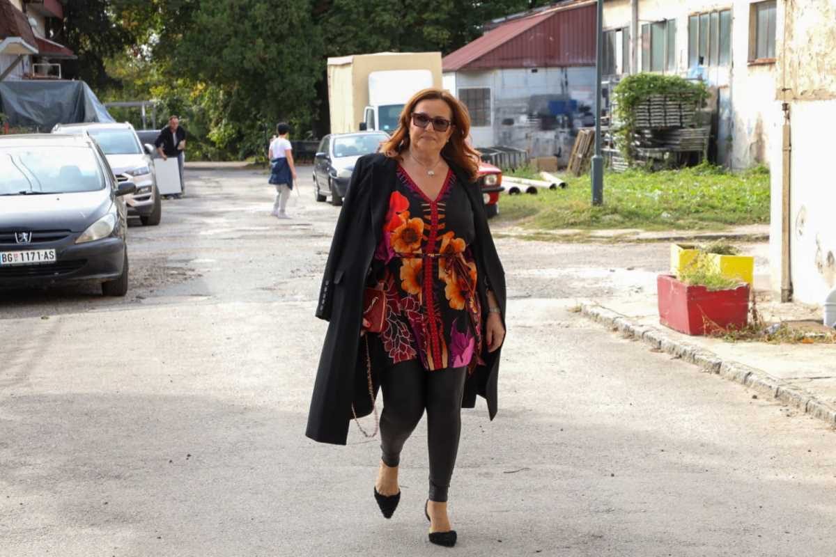 ANU BEKUTU STILIZUJE KOLEGINICA IZ HRVATSKE: Prepoznatljiva po upečatljivom stilu: Odvela pevačicu u Trst i tvrdi da se od tada bolje oblači: Podmladila se!