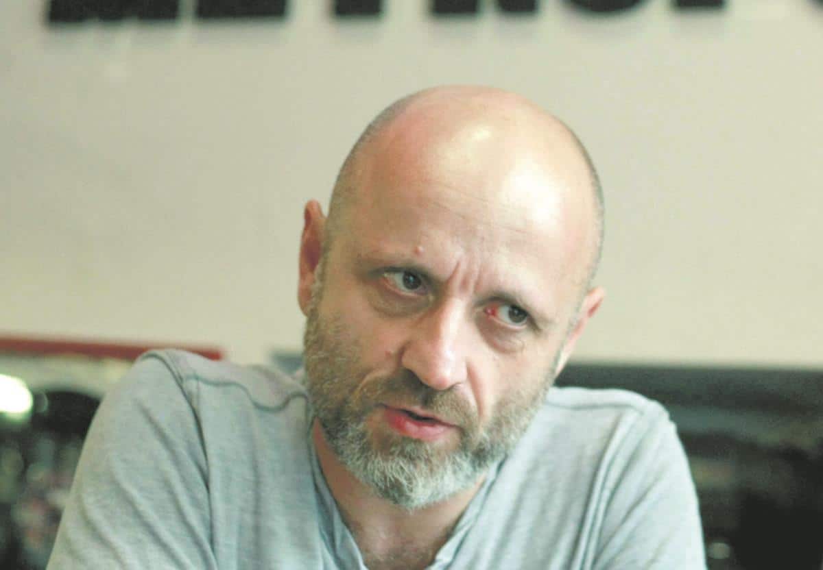 Oglasio se Mile Kekin posle puštanja na slobodu: “Četri službena lica ušla su mi u stan i strpali me u maricu, pa u ćeliju…”