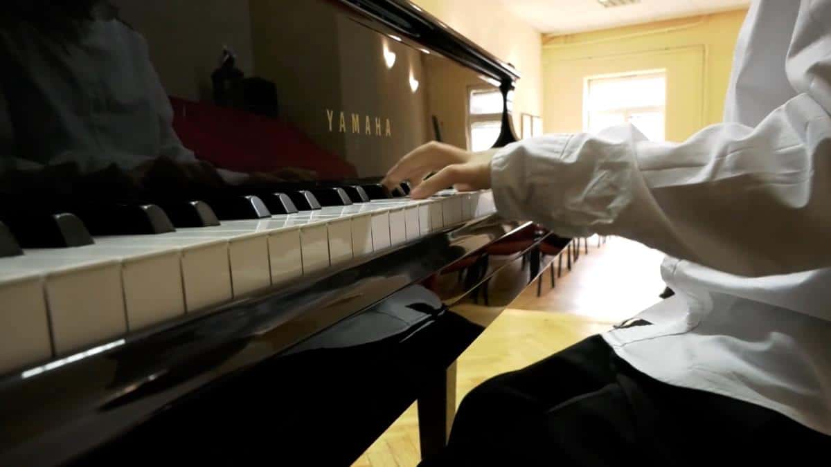 SRPSKO ČUDO OD DETETA BRILJIRALO U ITALIJI – Teodor Vujanić iz Šapca apsolutni pobednik među mladim virtuozima u Rimu!