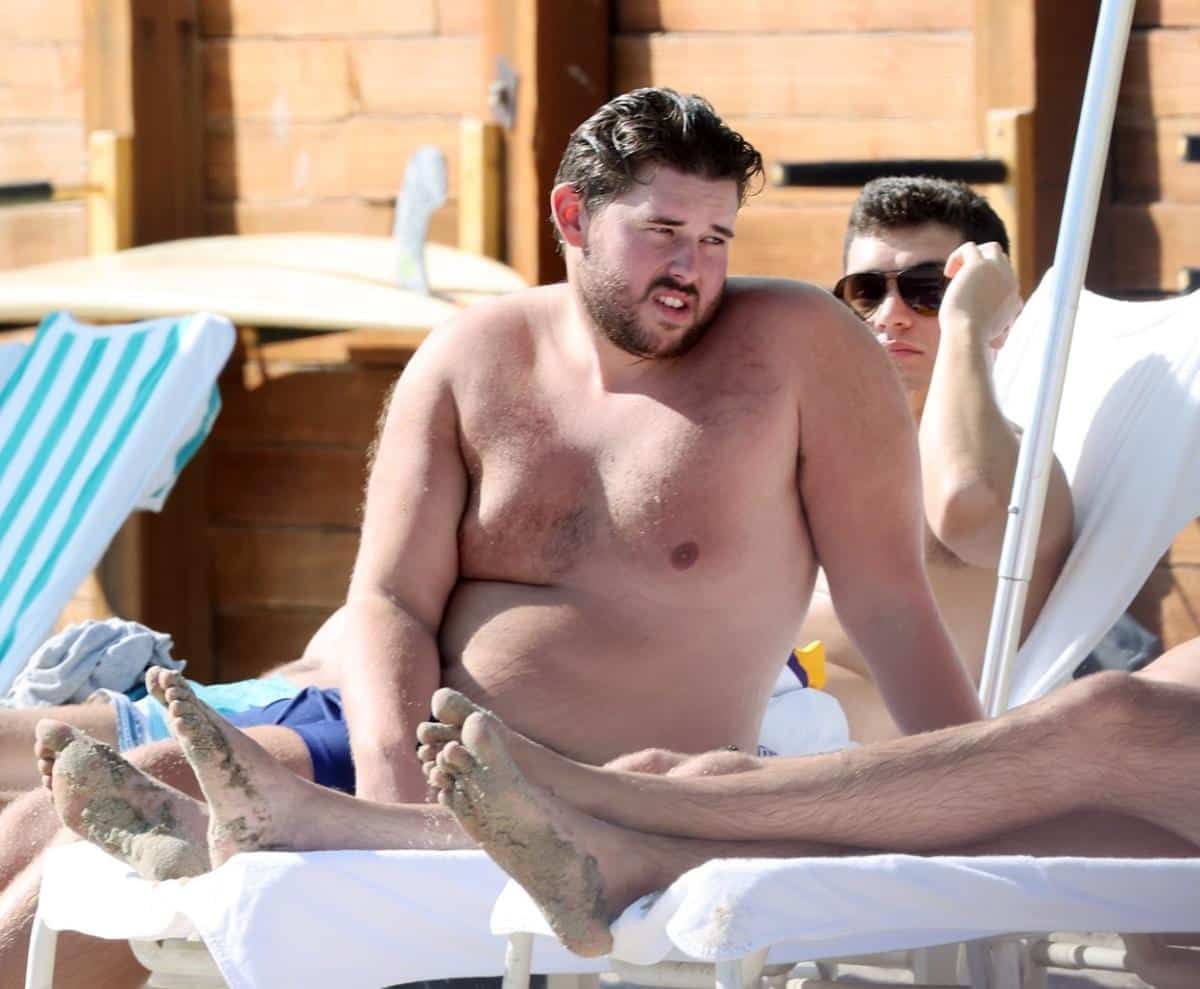 Imao je 150 kg, prozivali ga da je sramota za slavnog oca, a onda se desio preokret: Sina Arnolda Švarcengera danas bi svaka poželela (FOTO)