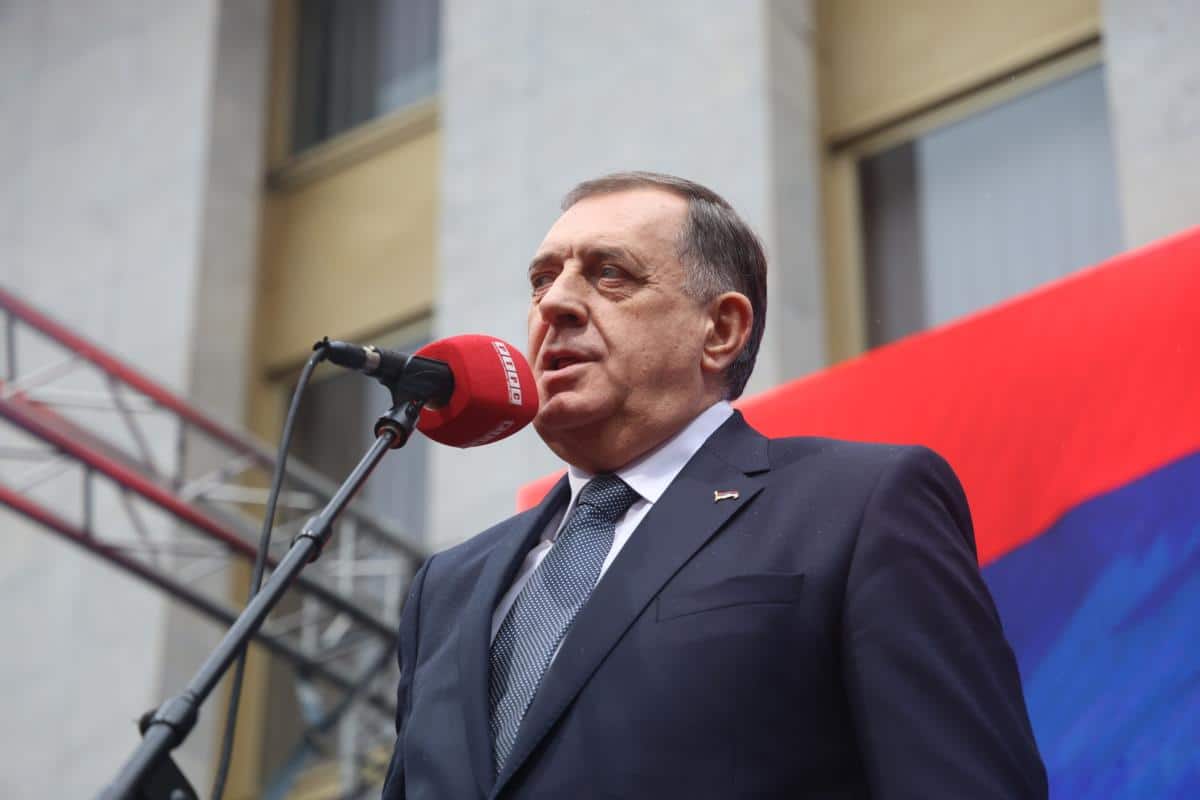 “TO JE LAŽNA PRIČA” Oglasio se Milorad Dodik: Da bi došlo do državnog udara mora da postoji država, što nije slučaj sa BiH