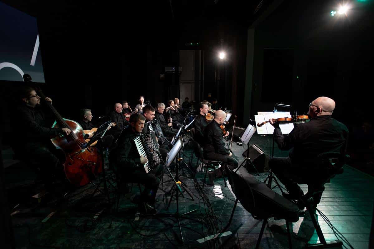 Koncert Narodnog orkestra ansambla Kolo stiže u Bečej: “Kolo, kolovođo” predstaviće svojevrsno muzičko putovanje