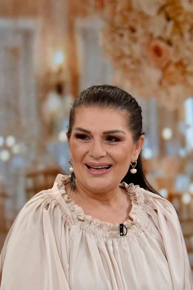 SANJA MALETIĆ OTKRILA DA JE NA ČARAPE ZA NASTUPE DALA VREDNOST VIŠE STANOVA U BEOGRADU! U Stars specijalu detaljno – da li je ovo najšokantniji trošak estrade?