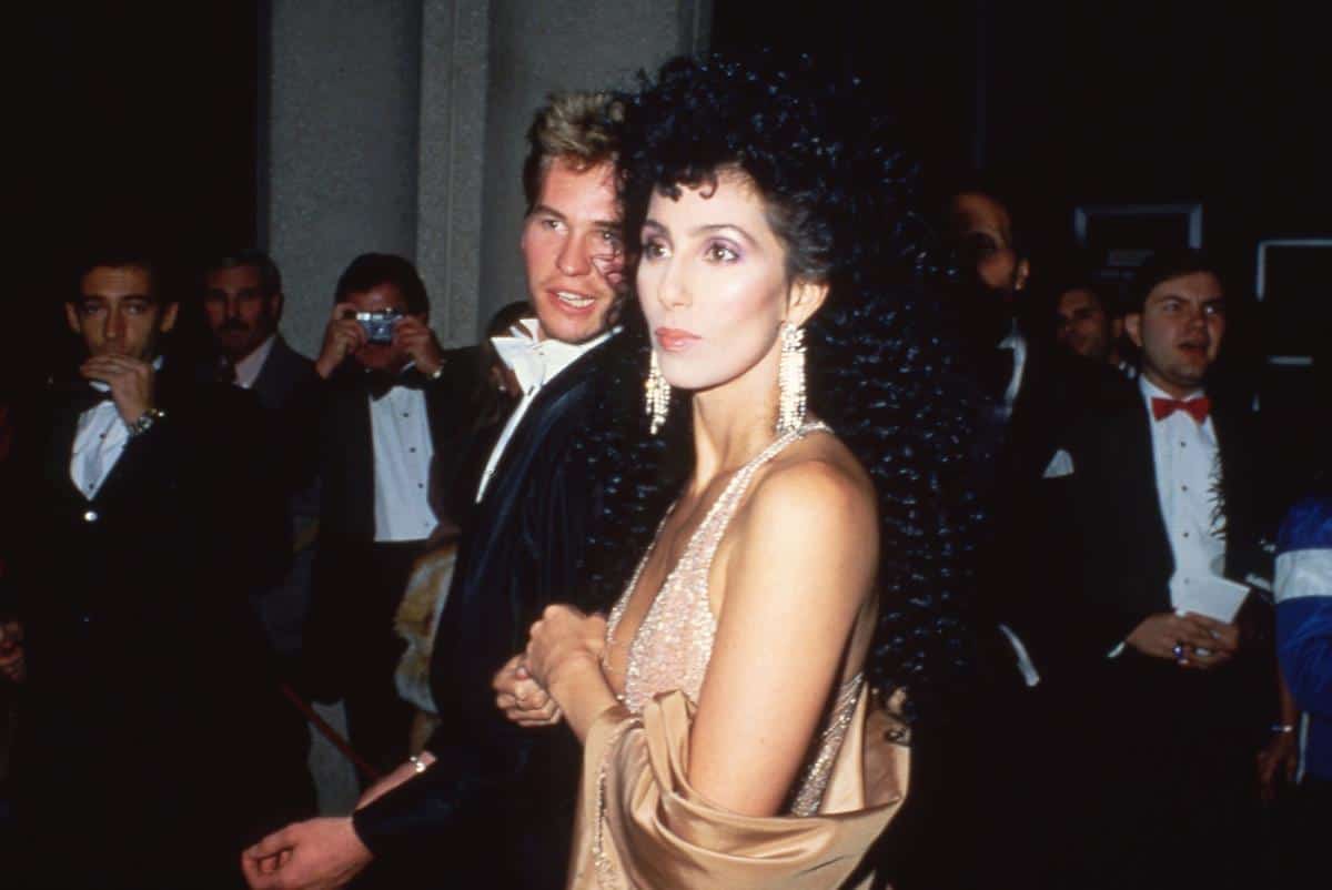Merkala je radnike hitne, dok su meni usta bila puna krvi: Val Kilmer ludo je voleo 13 godina stariju pevačicu, a ona mu je ovako vratila za sve na kraju