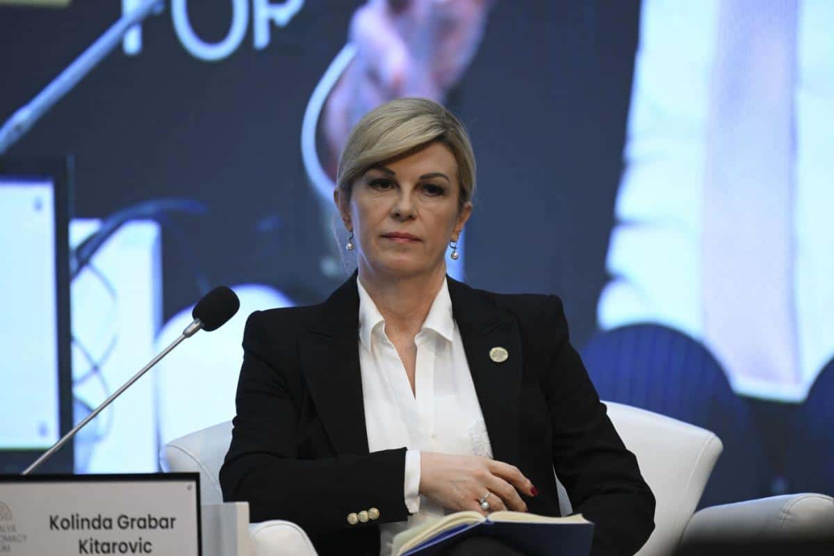 “NEKA TE ČUVAJU ANĐELI!” Tuga u porodici Kolinde Grabar-Kitarović: Bivša predsednica Hrvatske se oprostila potresnim rečima (FOTO)