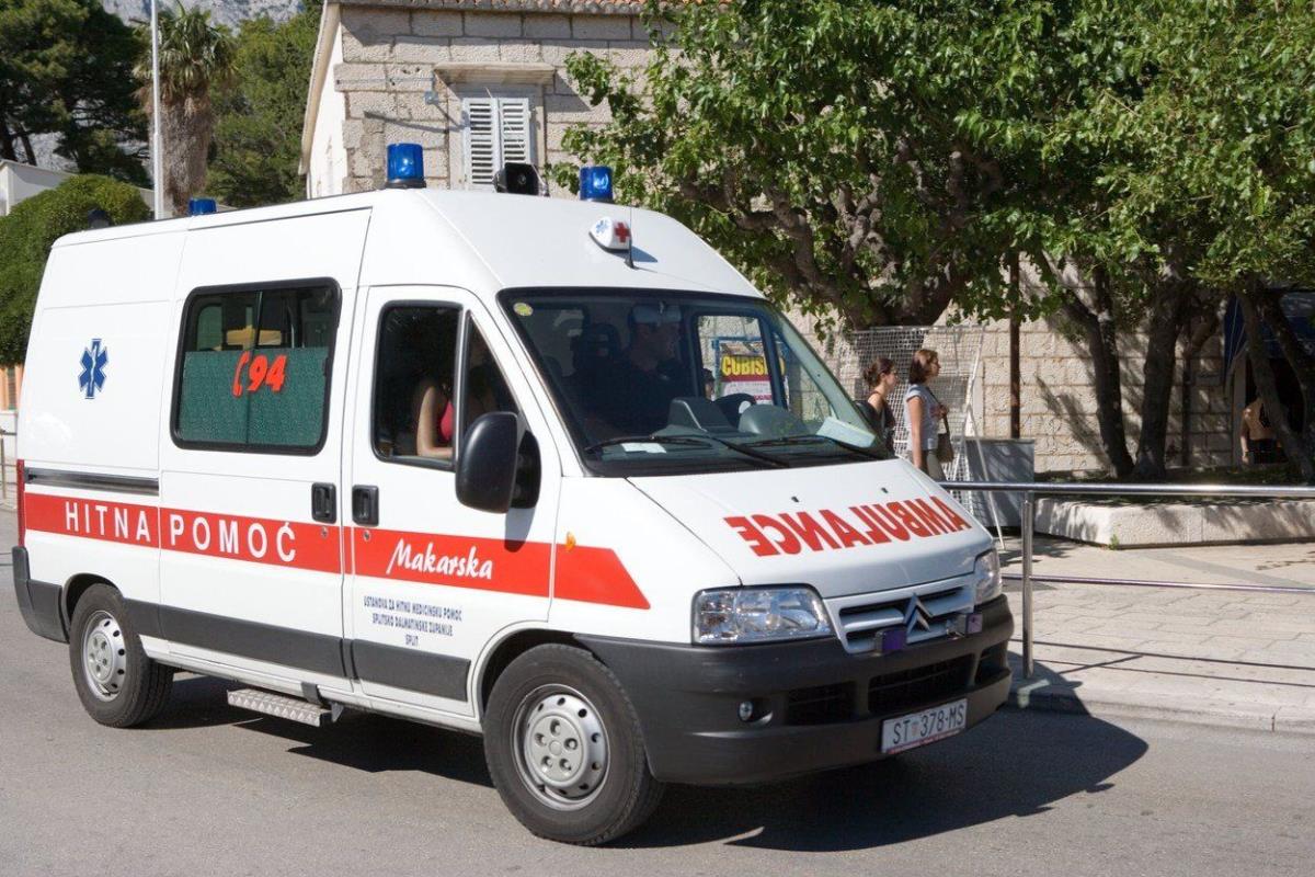 TEŠKA NESREĆA! Kameni blok pao na radnika, izvlačili ga pola sata!