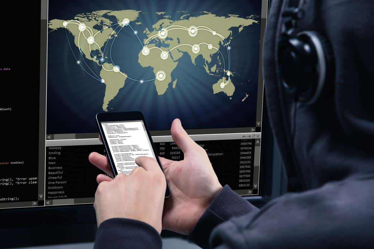 Kako da znate da li vas prisluškuju: Miloš otkrio jednostavnu caku da utvrdite da li vas neko sluša i prati, dovoljno je da ovo ukucate u telefonu!