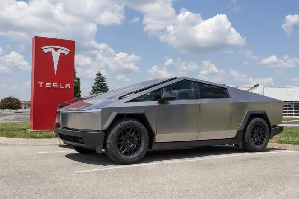 Tesla u krizi: Polovni automobili preplavljuju tržište, a Mask izaziva revolt potrošača (VIDEO)