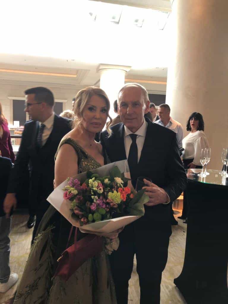 ŽENA DRAGANA DŽAJIĆA U BIKINIJU OSTAVLJA BEZ DAHA! Branka grmi u osmoj deceniji: Niko ne može da veruje da je ona majka ovim lepoticama