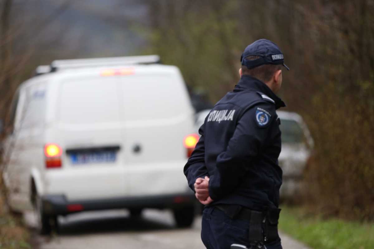 UŽAS KOD LAZAREVCA! NA NJIVI PRONAĐENO TELO MUŠKARCA (39): Imao rane na glavi, meštani odmah alarmirali policiju!