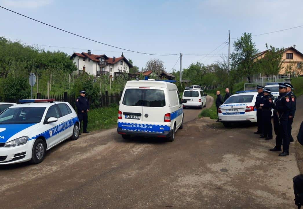 UHAPŠEN POZNATI PEVAČ, POKUŠAO DA UBIJE KOMŠIJU: Posvađali se zbog vikendice, potegao pušku i pucao na čoveka