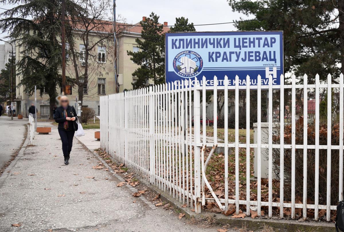 KRITIČNA EPIDEMIOLOŠKA SITUACIJA: UKC Kraguejvac uvodi meru ograničenja poseta pacijentima
