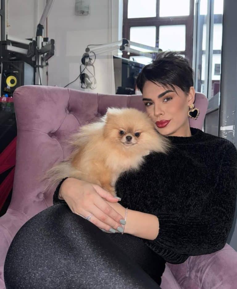 “ŠTA URADI, CRNA ŽENO?!” Mina Vrbaški ne liči na sebe, šokirala fanove novom verzijom sebe, komentari samo pljušte! (FOTO)