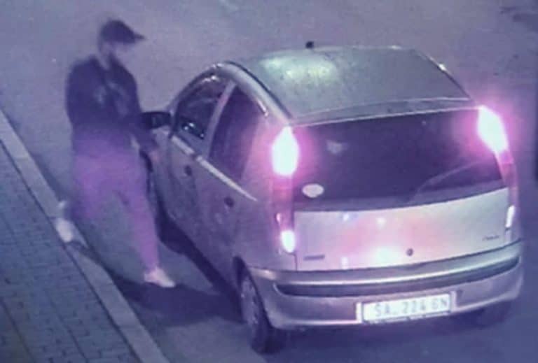 OVO JE LOPOV ZA KOJIM TRAGA CELA SRBIJA! Kamere ga snimile u trenutku krađe “punta” sa sve devojčicom unutra! (foto)