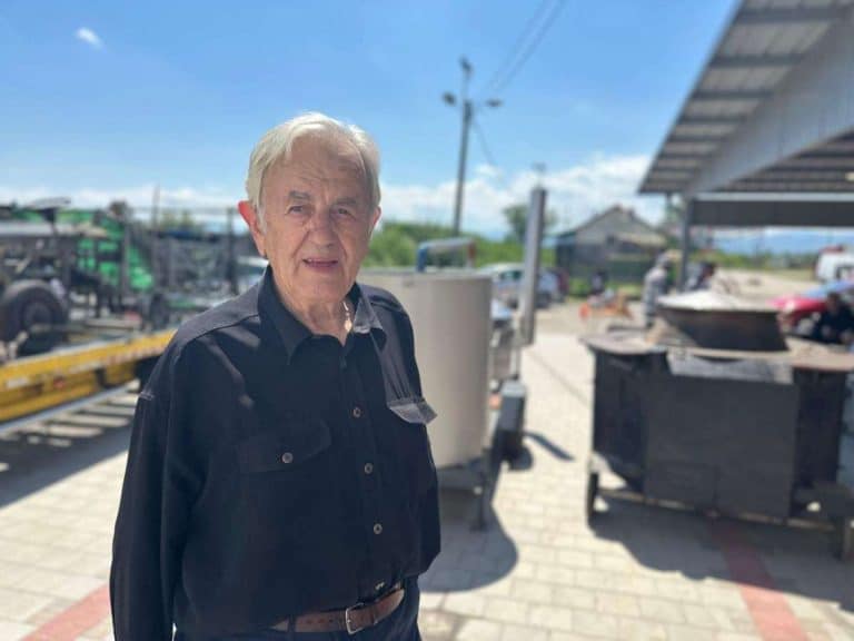PRVI SAJAM SEOSKIH INOVACIJA U MRČAJEVCIMA, A NA NJEMU I MILUN OD 90 LETA! Došao da predstavi čak 3 svoja izuma a jedan se zove vesela mašina (FOTO)