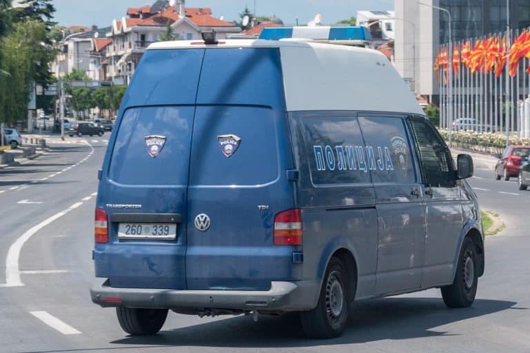 OCA UBIO SEKIROM, UŽAS U SELU SRBJANI! Majka teško povređena u porodičnoj kući kod Kičeva, ubica sam pozvao Hitnu pomoć