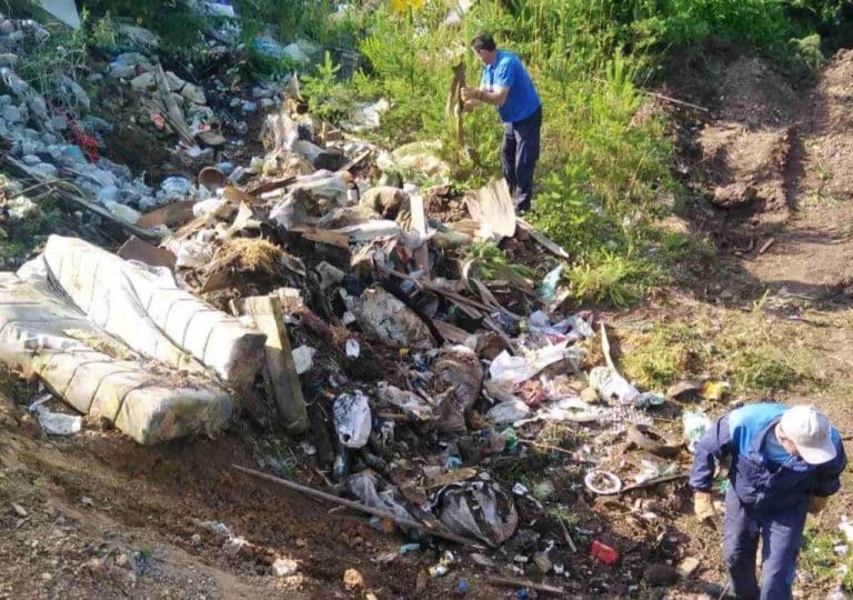 SMEĆE BACAJU BEZ SRAMA, A VREDNI LJUDI ZA NJIMA IDU I KUPE: Očišćeno više od 40 divljih deponija na teritoriji Nove Varoši, sad postavljene kamere (FOTO)