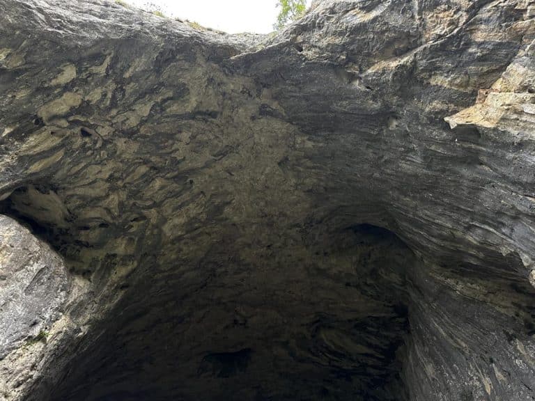 ČUDO PRIRODE U ZLATIBORSKOM SELU DOBROSELICA: Prerast je jedan od najvećih prirodnih kamenih mostova – izgleda veličanstveno (foto)
