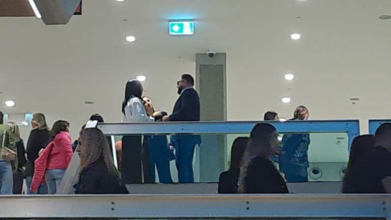 S KIM SMO TO UHVATILI EDITU NA KONCERTU MARIJE ŠERIFOVIĆ?! Muškarac koji je u svetu estrade, poznat po vezi s pevačicom, a evo kako su se ponašali (PAPARACO)