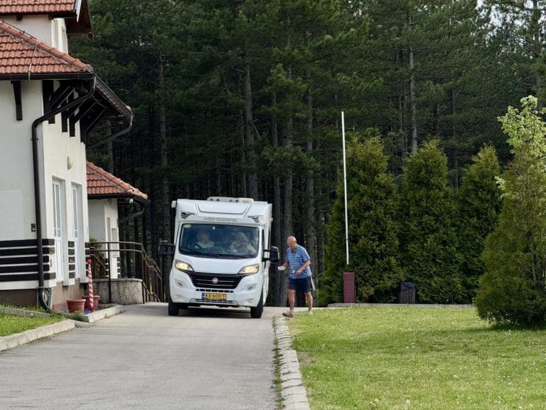 OTVORENA SEZONA: Stigli prvi kamperi iz EU na Zlatibor