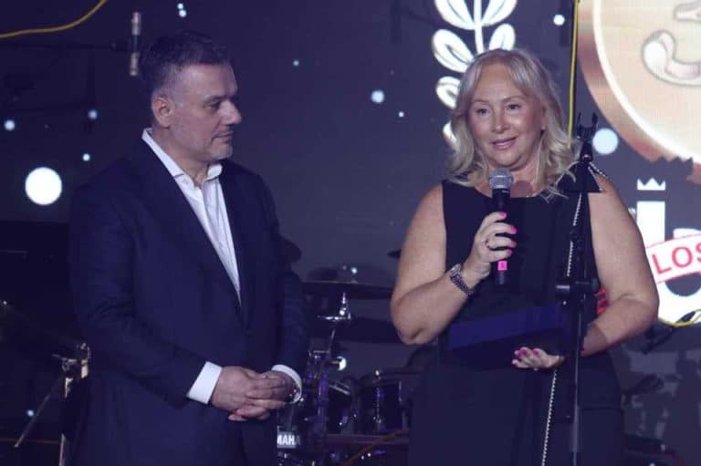 “HVALA ŠTO GA NISI ZABORAVIO” Goca Šaulić nikad emotivnija: Ovaj čovek je zaslužan za prvi koncert Šabana Šaulića! (VIDEO)