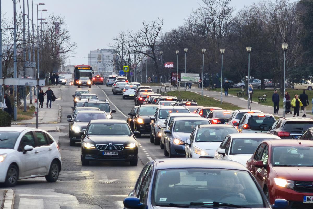 Vozači van sebe zbog novog režima rada nadzornih kamera: Vrebaju 24/7, a kazne su prava “sitnica”