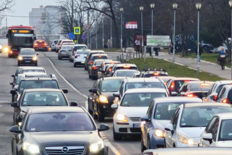 PRESEK STANJA NA PUTEVIMA U SRBIJI: Saobraćaj umeren, bez zadržavanja na granici za putnička vozila