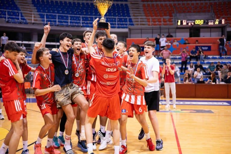 ZVEZDA RAZBILA PARTIZAN SA 42 RAZLIKE: Klinci sa Kališa prvaci Srbije!
