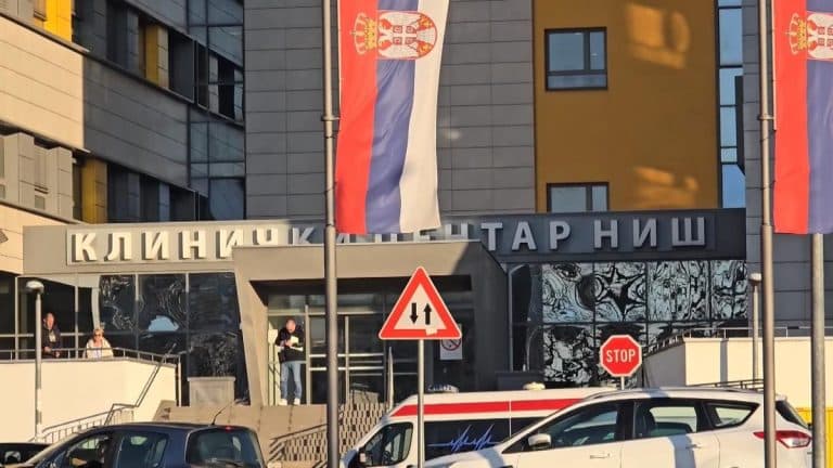 DVOGODIŠNJI DEČAK IZ LESKOVCA ZADOBIO OPEKOTINE PO CELOM TELU: Hitno je prebačen u KC Niš, polio se vrelom vodom sa šporeta?
