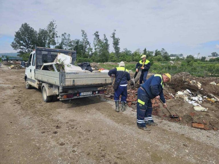 UKLONJENA VELIKA DIVLJA DEPONIJA NA JARCANU: Akcija komunalaca u Lozničkom Polju