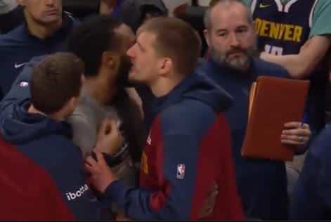 JOKIĆ POLJUBIO AMERIKANCA TRI PUTA, PA OTKRIO – “ON ŽELI DA POSTANE SRBIN” Hit scena zbog koje je Barkli “odlepio” u programu uživo!