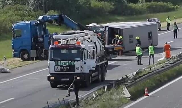 NOVI DETALJI TEŠKE NESREĆE U HRVATSKOJ: Dve osobe poginule, 31 povređena u sudaru autobusa i automobila (FOTO)