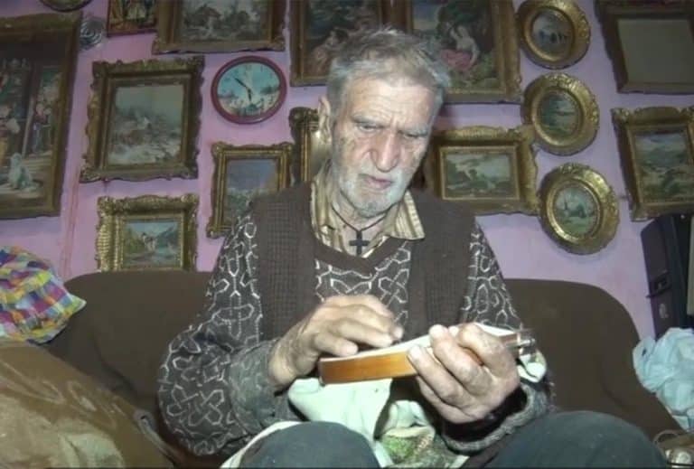 MIHAJLO I U 86. RADI GOBLENE! Hekla i veze od svoje jedanaeste, a ponos mu je Tajna večera, radio je godinu dana! Mnogi hteli da je kupe, ali je nije dao (FOTO)