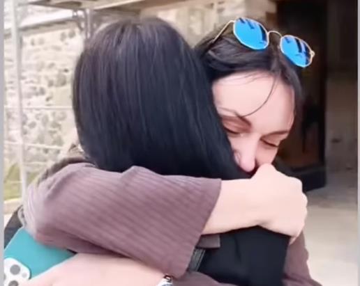 Sloboda Mićalović i Ana Franić srele se u manastiru Žiča: “Ovo je dan za čuda”, zagrljaje i suze radosnice nisu mogle da zaustave (FOTO)