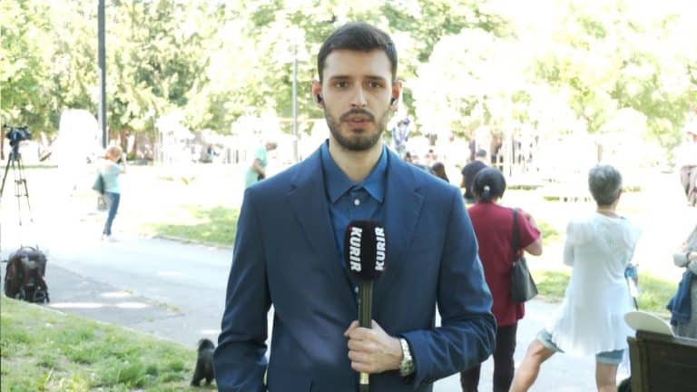 POTRESNE SCENE NA TAŠMAJDANU, GDE JE POSAĐENO 10 JAPANSKIH TREŠANJA KAO SIMBOL NASTRADALIH MALIŠANA: Građani oslikavaju ptice za radioničarskim stolom
