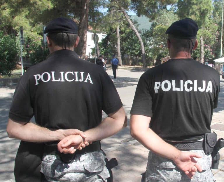 DRAMA U CRNOJ GORI, POLICIJA NA NOGAMA: Čovek pronašao bombu iz Drugog svetskog rata u dvorištu