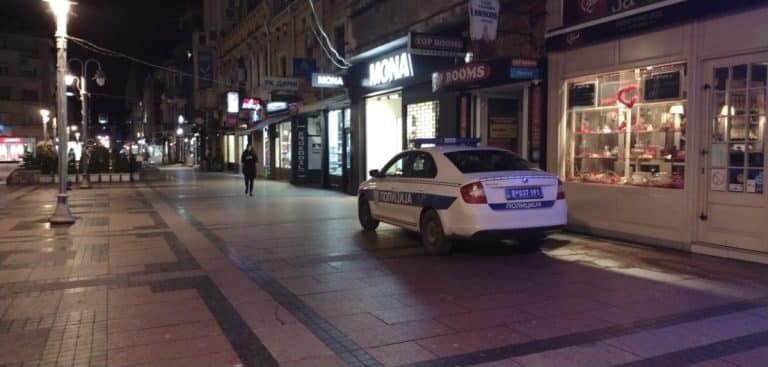 MUŠKARAC POGINUO U SAOBRAĆAJNOJ NESREĆI KOD NIŠA! U sudaru učestvovali autobus i automobil, vatrogasci morali da ga izvlače iz smrskanog vozila!