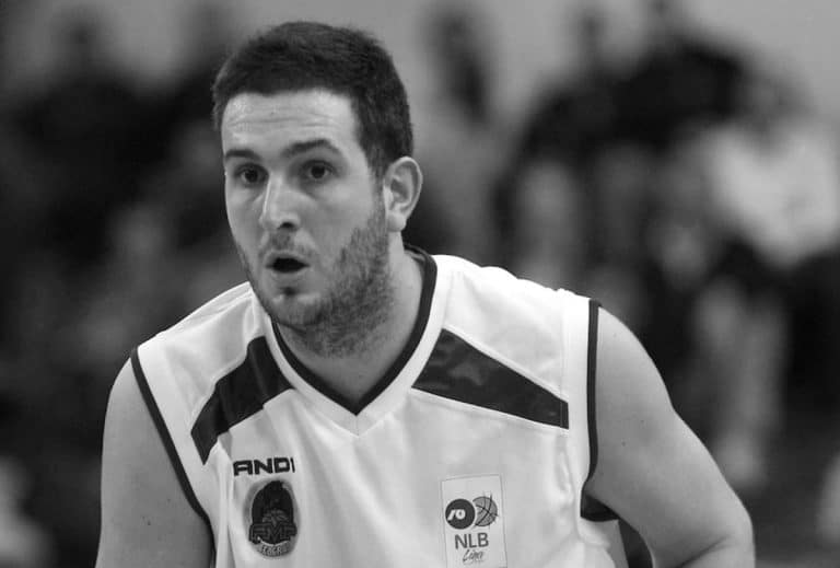 LABOVIĆ SE SAMO 4 DANA PRE SMRTI OGLASIO POTRESNOM PORUKOM: Od pete godine me maltretiraju, kaiš vojnički najdeblji, pritisak da moram da rodim pare… PRETUŽNO
