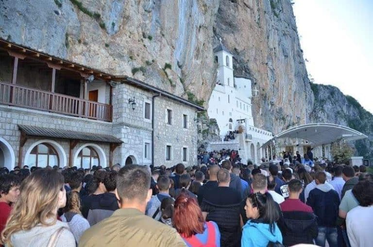ZA OVO PREDANJE NAROD VERUJE DA JE DELO SVETOG VASILIJA OSTROŠKOG! I dan-danas se prepričava šta se zbilo kad je beba pala sa 70 metara