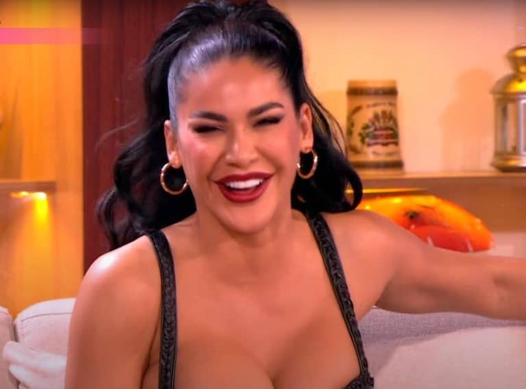 MARINA VISKOVIĆ SE U DUBAIJU LJUBI SA NEPOZNATIM MUŠKARCEM! Pevačica šokirala potezom, ovo niko nije očekivao od nje! (FOTO)