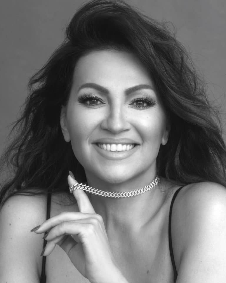 OVAKO JE NINA BADRIĆ IZGLEDALA PRE 26 GODINA! Pevačica evocirala uspomene i objavom iznenadila sve, za nju je vreme stalo (FOTO)